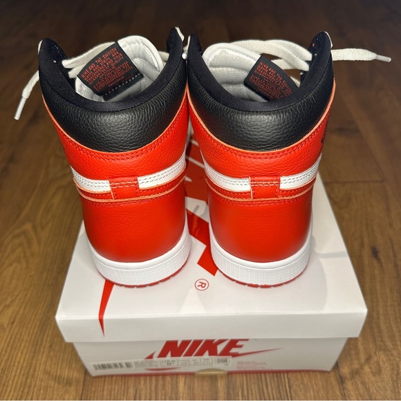 Jordan 1 Retro High OG - Picture 4 of 8